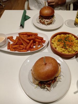 Sweet potato fries, Mac & Cheese at BEKIND. in Zagreb