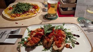 Flammkuchen und Bruschetta at Dolomitenhütte in Amlach