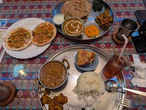 Vegan set, the vegetarian roti set and masala papad. at New Api Spice and Curry House - ニューアピスパイスアンドカレーハウス in Takamatsu
