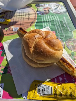 vegane Bratwurst at Pausenplätzle an der Bärenhöhle - Kiosk in Sonnenbuehl