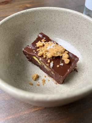 Barra de chocolate com sésamo  at AYUNI in Sao Sebastiao Da Feira