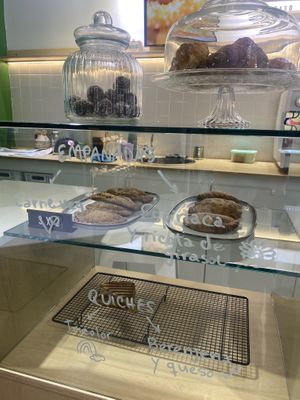 Algunas opciones dulces y saladas   at Vuena Comida Casera Vegana in Buenos Aires