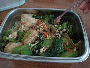 Mixed vegetables rice (fried rice and 2 veggies) at Red Apple - 紅蘋果素食 Marsiling in North Singapore