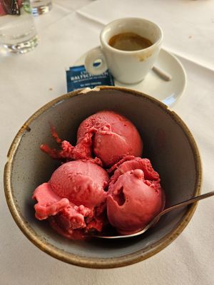 Himbeer Sorbet at Brasserie ZUR SIM in Trier