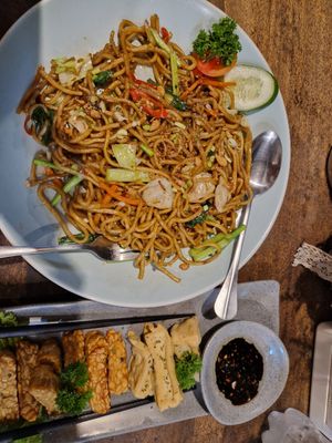 Fried Noodles Bagoes and Tempe & Tofu at Waroeng Bagoes in Ubud