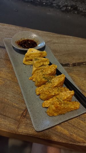 Tofu and tempeh with dipping sauce, strong recommendation at Waroeng Bagoes in Ubud