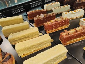 Cakes with exotic notes at O'Plaisirs non Coupables in Nogent-le-rotrou