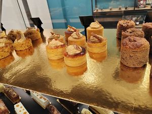 Apple cakes at O'Plaisirs non Coupables in Nogent-le-rotrou