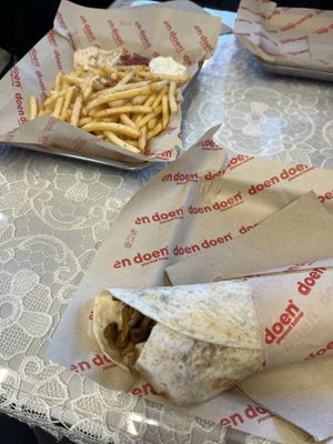 Fries and diner  at doen doen® kebap in Berlin