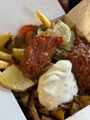 Doen Doen Box + fries. So good too!   at doen doen® kebap in Berlin
