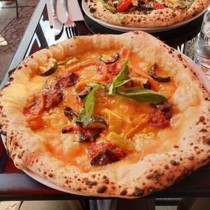 Vegan Happy day pizza for garlic lovers at Spaccanapoli Nr. 12 in Berlin