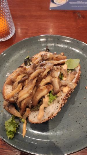 Pulled mushroom glutenvrij brood vegan at Brasserie Willemientje in Enschede