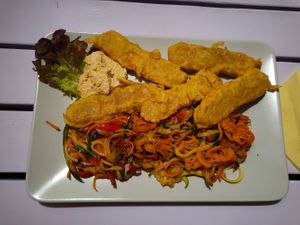 Tempeh fritto con contorno (a parte) di verdure e formaggio di tofu at Artha in Porec