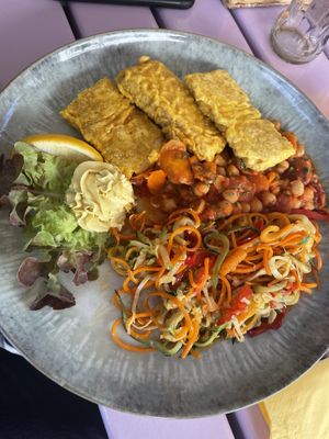 Gebackener Tofu mit Wok-Gemüse  at Artha in Porec
