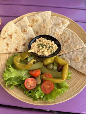 Hummus with naan   at Artha in Porec