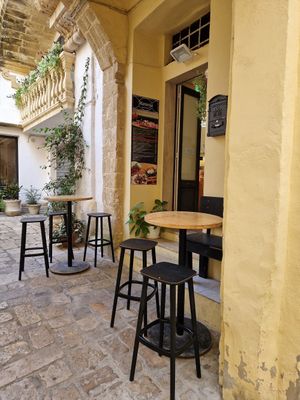 Outdoor seating at Maravija Paninotteria in Gallipoli