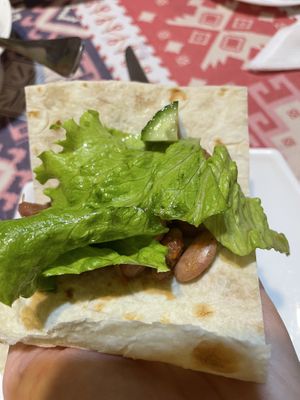 Make a little sandwich!  at Getashen Smoker Bar in Tashkent