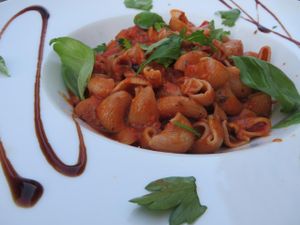 V30: Conchigle Napolitana (short emmer pasta with organic tomato sauce, organic basil, and garlic) at Cafeteria-Trattoria Am Rathaus in Osnabruck