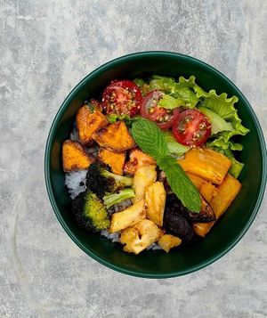 A bowl of rainbow today:-

Butterfly pea rice
Roasted sweet potatoes
Roasted broccoli
Roasted pineapple
Roasted capsicum
Roasted shitakes
Orange vinaigrette at Holy Funny Broccoli - Vegan Cakes & Pastries in Penang