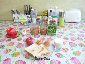 self-served began breakfast at Sleeping Strawberry Guesthouse in Seoul