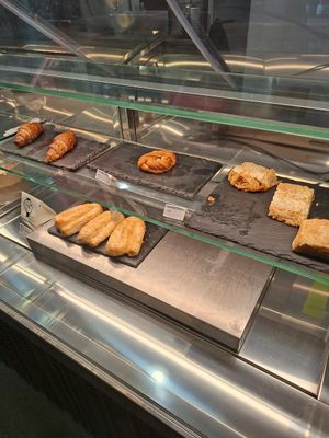 Vegan pastries at Grashka Deli in Ljubljana