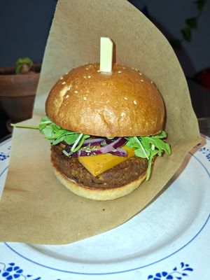 Vegan burger koji at Grashka Deli in Ljubljana