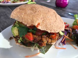 veganer Burger at Wiesenlust in Frankfurt