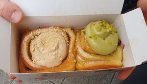 Bueno & Pistachio rolls at Cinnamood - Mönckebergstraße in Hamburg
