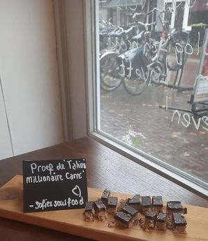 Tahini Millionare petit four (low in gluten): very tasty! A nice mix of sweet and salty that melts in your mouth. It’s about 30 gram a piece at Puur & Loos in Utrecht