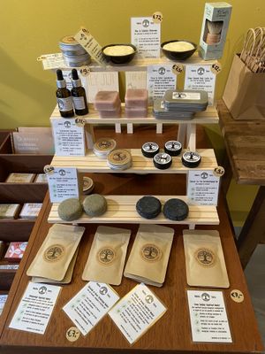 Care products by Nuestra Tierra. The cans and bottles can be returned for reuse/recycling. Be aware that 1 of the face masks contains honey! at Puur & Loos in Utrecht