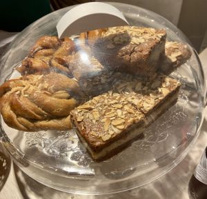 Cinnamon roll (Loaf Sourdough Bakery) and crunchy but spiced Gevulde speculaas (Early Bird Bakery) at Puur & Loos in Utrecht