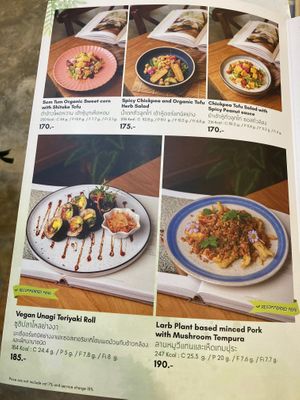 Mains at O'ganic Concept Ari in Bangkok