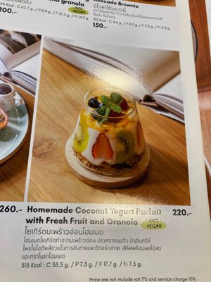 Granola at O'ganic Concept Ari in Bangkok