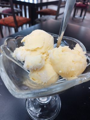 Helado de mango at Diverxa 53 in Talavera De La Reina