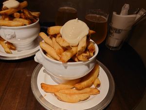 Regular fries with vegan mayo at De Frites Staan in Kyoto