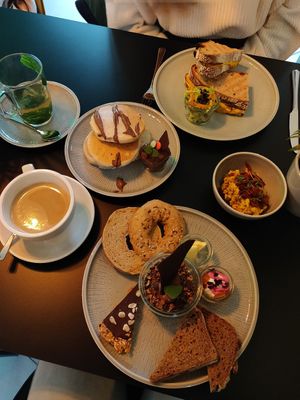 Frühstücksauswahl at vorveg in Hannover