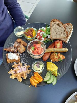 Brunch platter at vorveg in Hannover