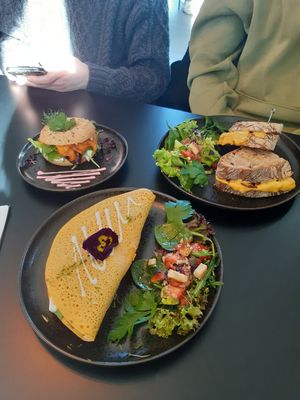 Top left: bagel with salmon
Top right: Bread with cheese and bacon 
Bottom: Omelette with spinach and cream cheese at vorveg in Hannover
