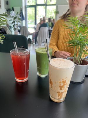 ice tea, green smoothie, frappe caramel  at vorveg in Hannover