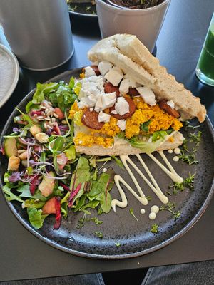 Scrambled vegan eggs with vegan sucuk and feta at vorveg in Hannover