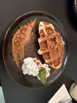 Caramel Croffel (das geilste Croissant der Welt)   at vorveg in Hannover