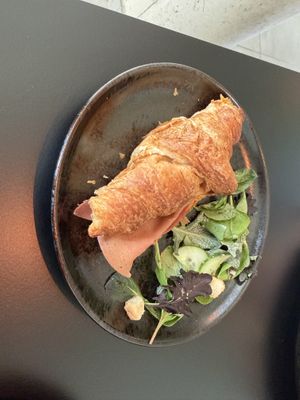 KEIN Schinken Käse Croissant   at vorveg in Hannover
