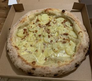 december 2023 vegan pizzaa  at Oncle Heraclite Pizza in Clermont-ferrand