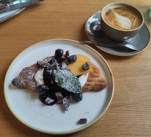 Loaded croissant and oat flat white at DUUO in Munich