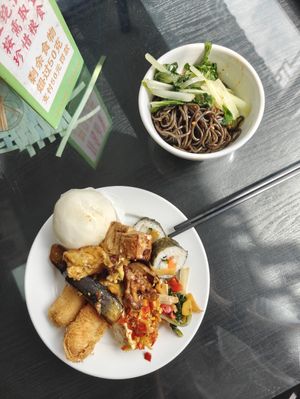 vegan buffet lunch at Tian Fu Lou in Guilin