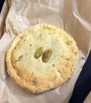 Vegan and gluten free pistachio cookie at El Obrador de la Paka in Madrid