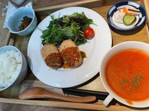 Aardappelkroketjes menu  at Fun & Natural Yotte-ne シマカラ食堂  in Hiroshima