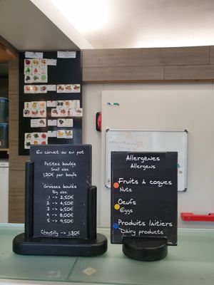 Color tags describing the presence of allergens at Glacier de l'Avalanche in Yenne