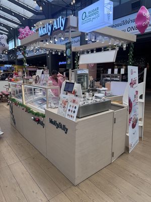 Hello  at Molly Ally - Maybe closed in Bangkok