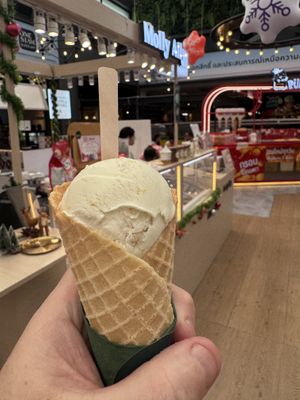 Lemon ice cream   at Molly Ally - Maybe closed in Bangkok